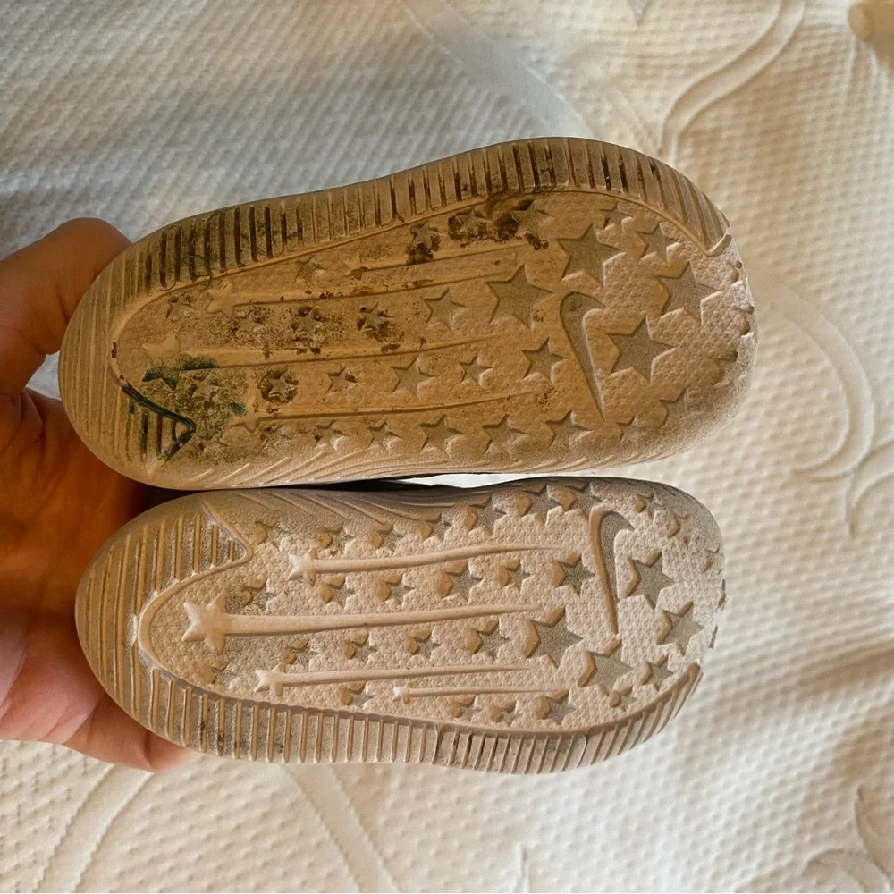 Baby Nike Velcro Sneaker Shoes - Picture 2 of 4